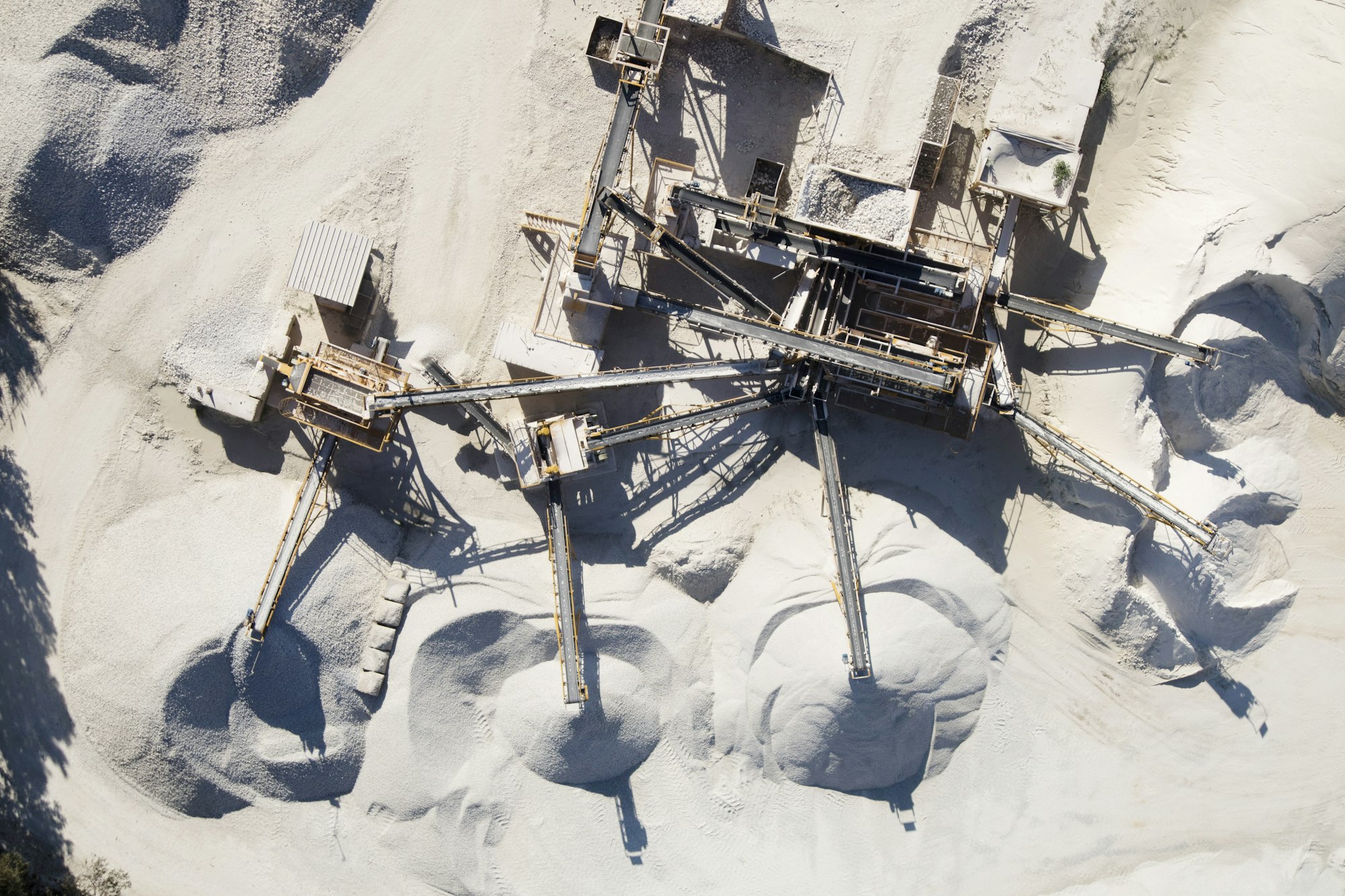 Factory of aggregates for construction